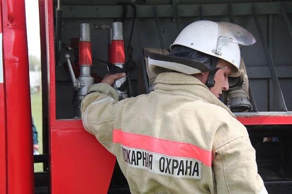 В Будённовске инспекторы ДПС помогли потушить пожар